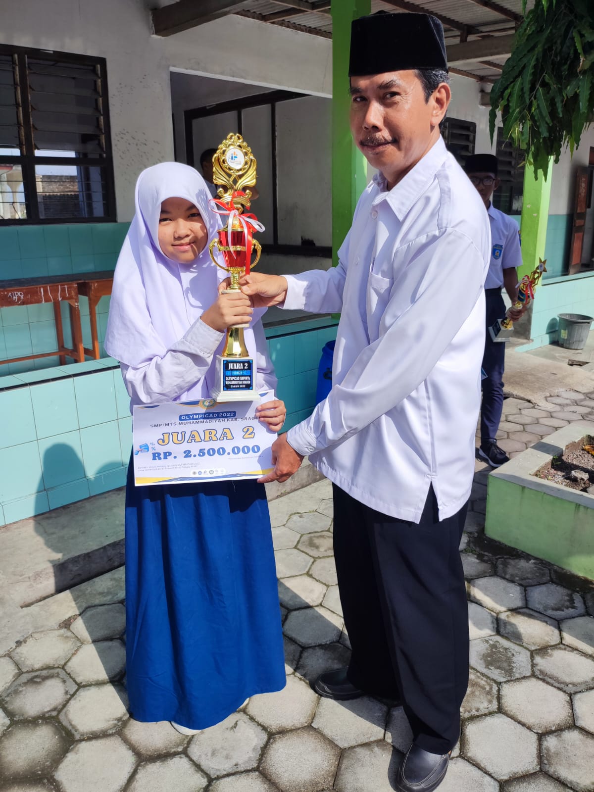 Juara 2 Lomba Pidato Bahasa Inggris
